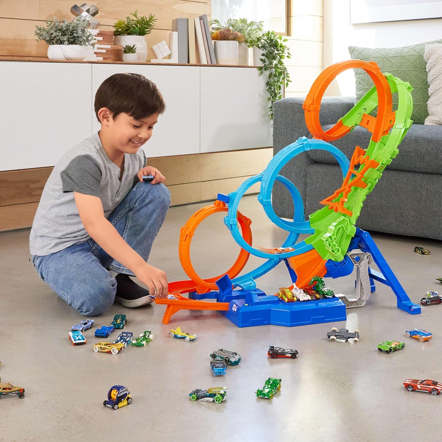 Hot Wheels Trackset mit 4 Loopings & Crash - Zone (HXT06)