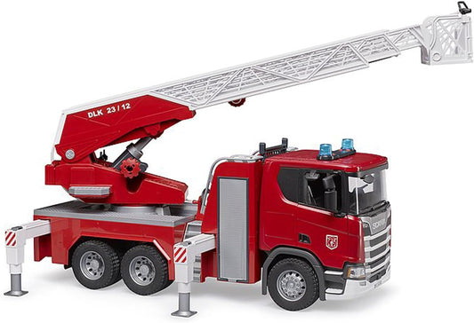 bruder 03591 – Scania Super 560R Feuerwehrfahrzeug mit Drehleiter Maßstab 1:16 | Mit Wasserpumpe, Light & Sound Modul