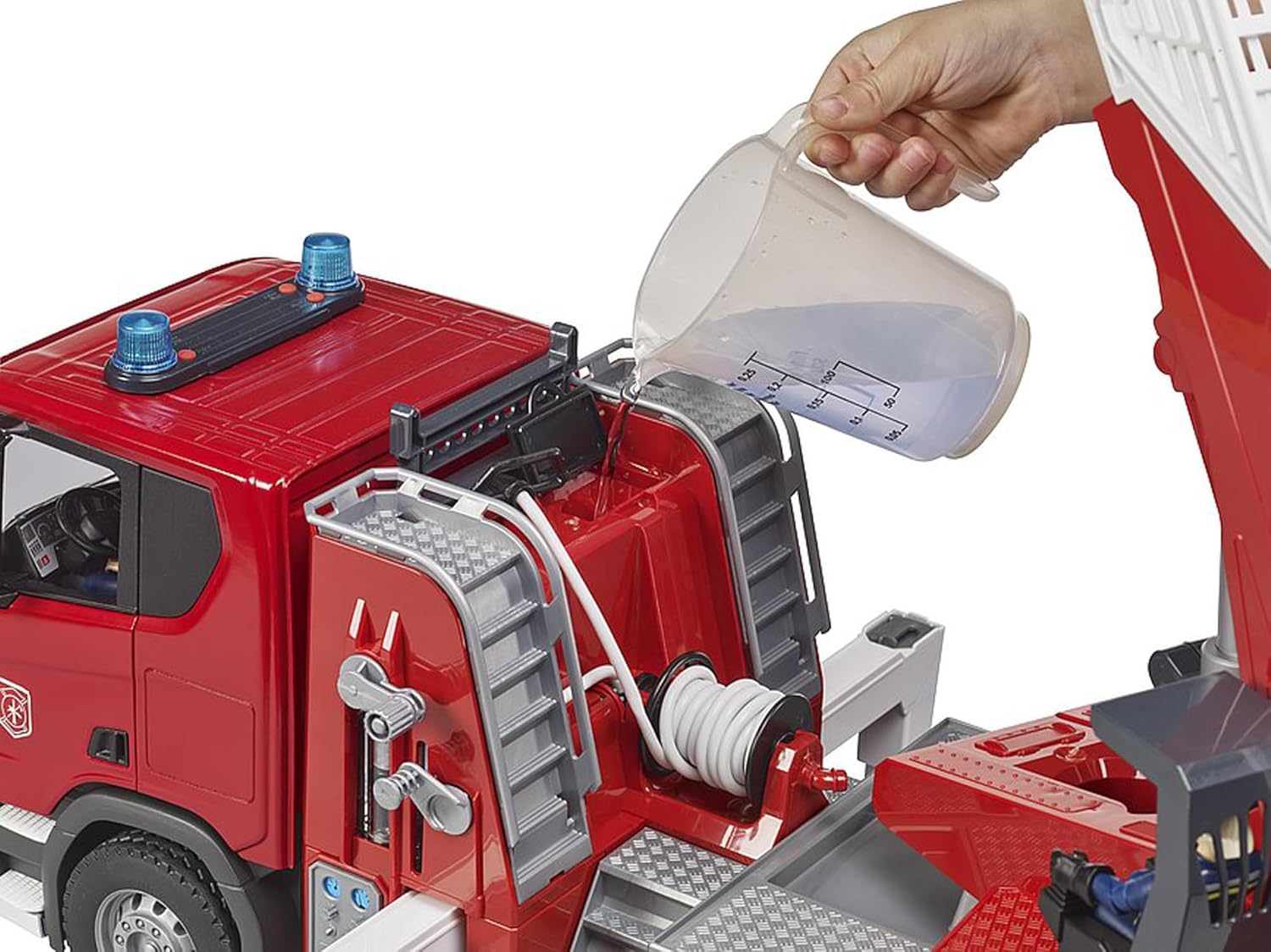 bruder 03591 – Scania Super 560R Feuerwehrfahrzeug mit Drehleiter Maßstab 1:16 | Mit Wasserpumpe, Light & Sound Modul