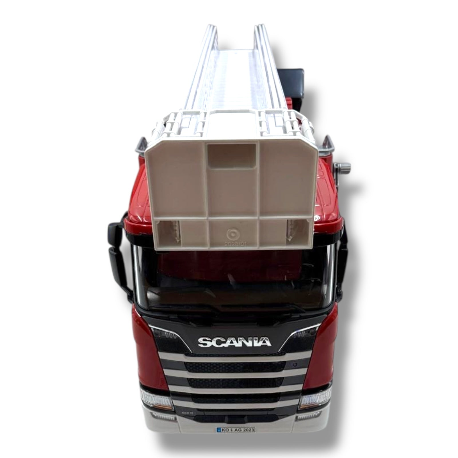 bruder 03591 – Scania Super 560R Feuerwehrfahrzeug mit Drehleiter Maßstab 1:16 | Mit Wasserpumpe, Light & Sound Modul