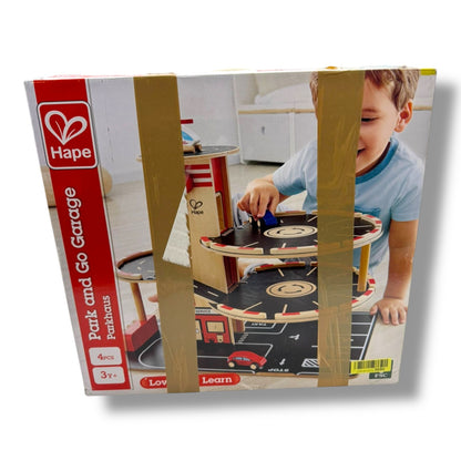 Hape Parkhaus Spielset aus Holz – Autogarage auf drei Ebenen